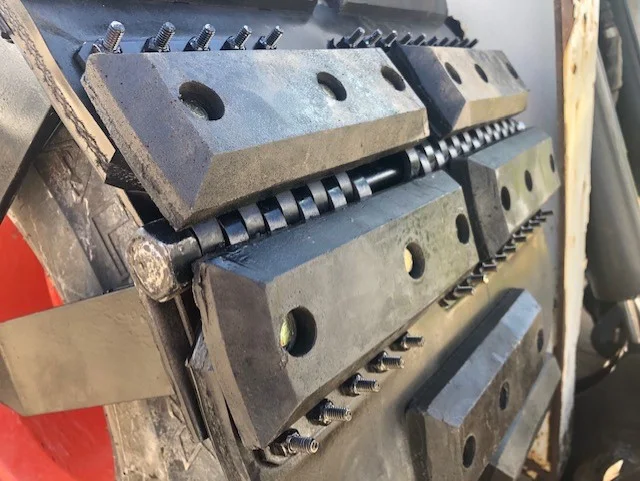 Detalle de la unidades reemplazables en la banda de rodamiento